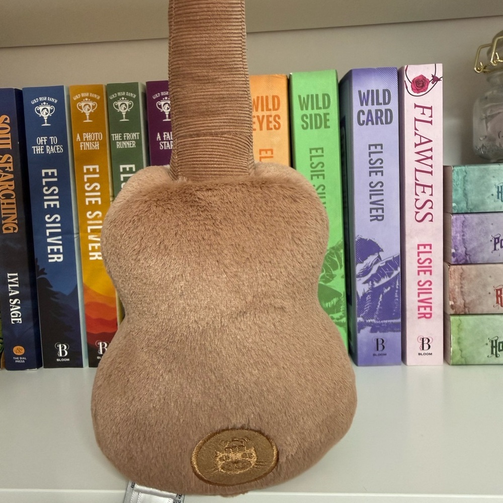Jellycat Amuseables Ukulele - Picture 2 of 3